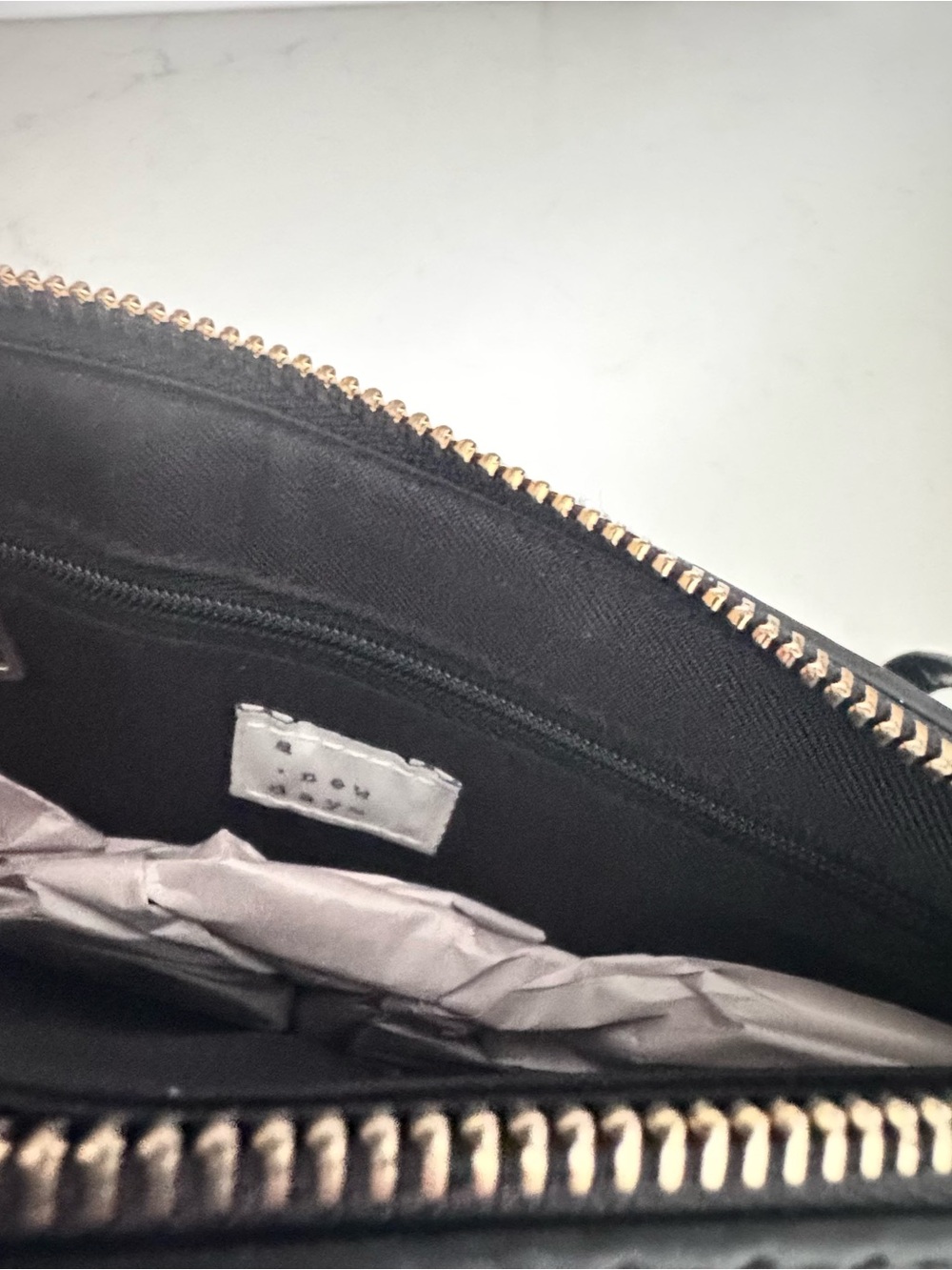 NWT Black Faux Croc-Embossed Oval Wristlet Clutch - Picture 5 of 8